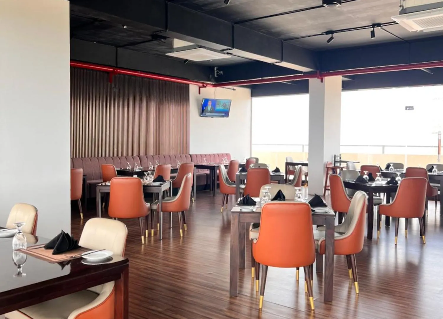 Ocean Breeze Negombo- Tidesend Luxury Beach Apartments