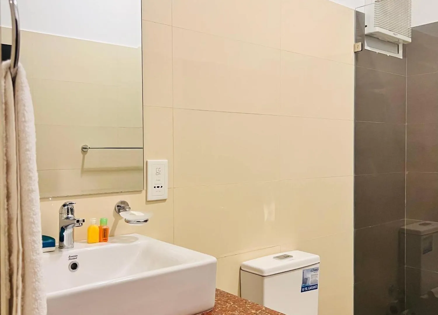 Ocean Breeze Negombo- Tidesend Luxury Beach Apartments