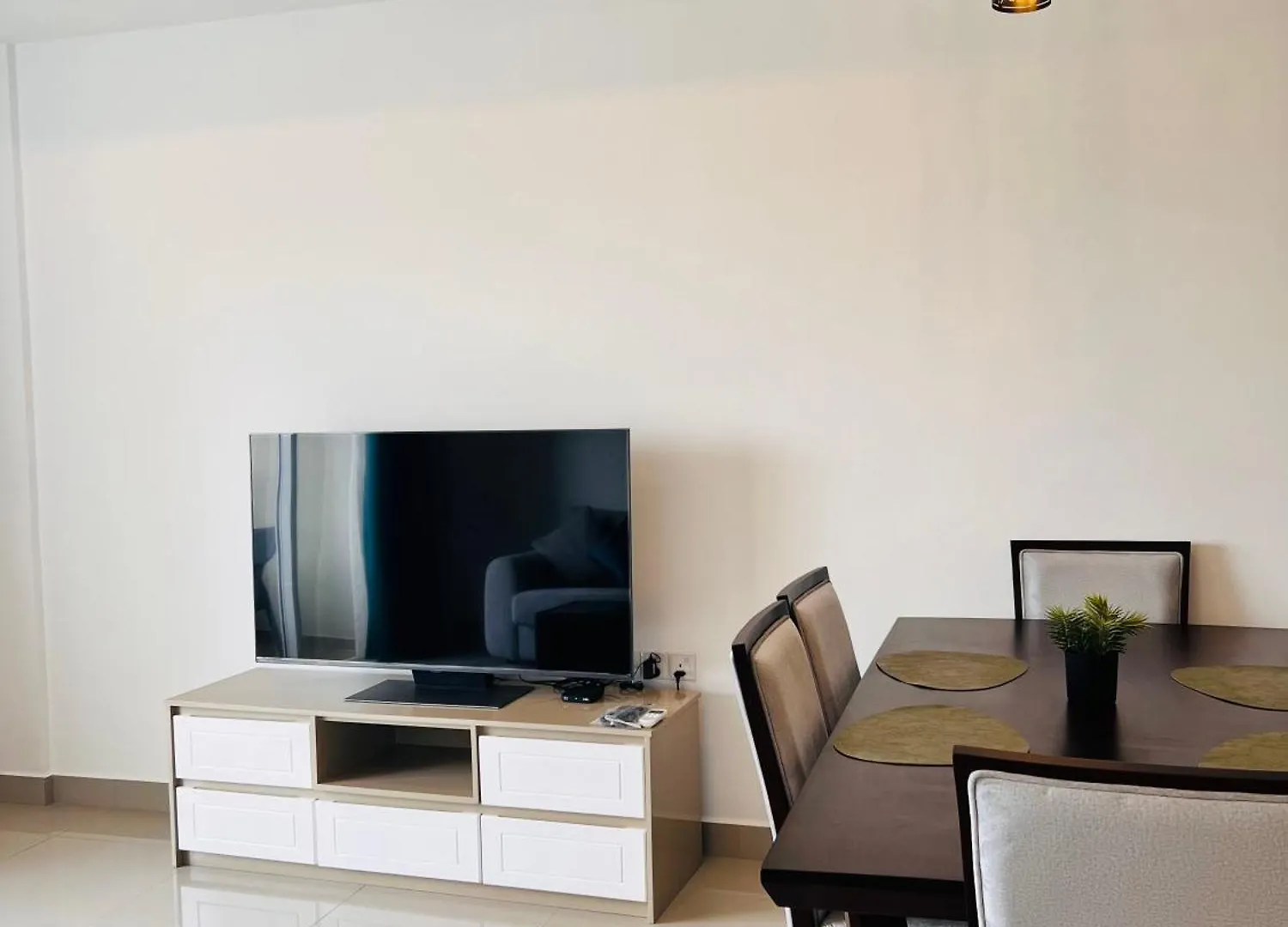 Ocean Breeze Negombo- Tidesend Luxury Beach Apartments