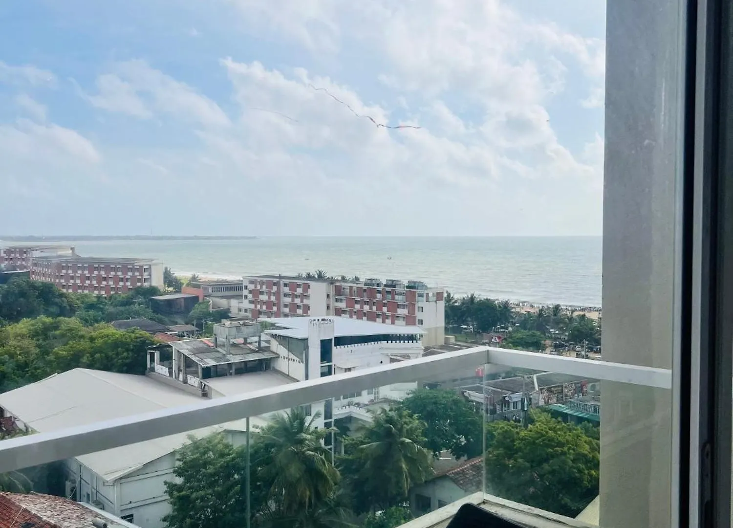 Ocean Breeze Negombo- Tidesend Luxury Beach Apartments