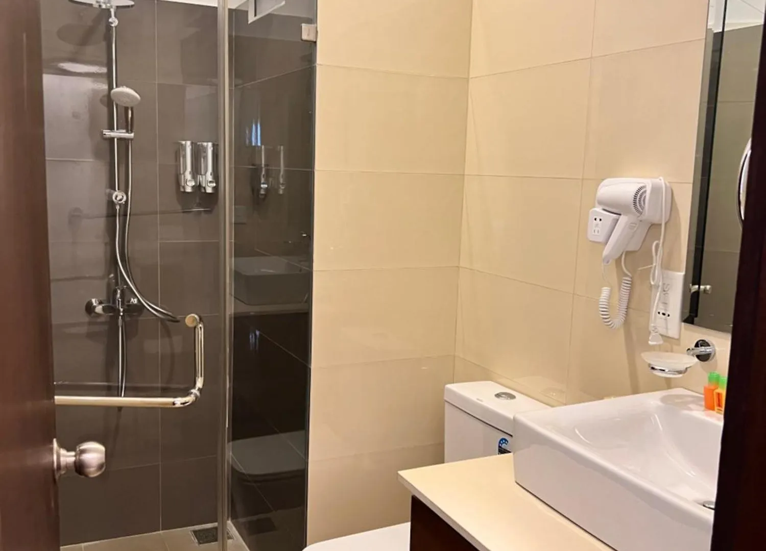 Ocean Breeze Negombo- Tidesend Luxury Beach Apartments Negombo