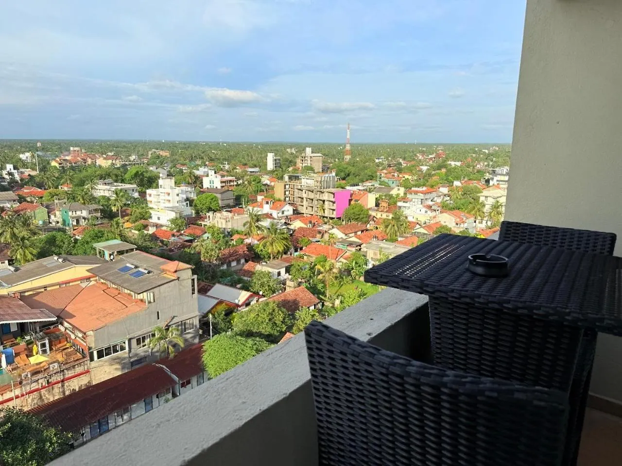 Ocean Breeze Negombo- Tidesend Luxury Beach Apartments