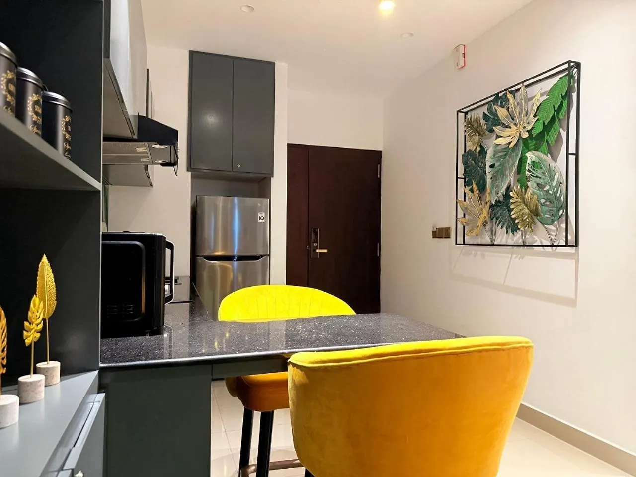 Ocean Breeze Negombo- Tidesend Luxury Beach Apartments