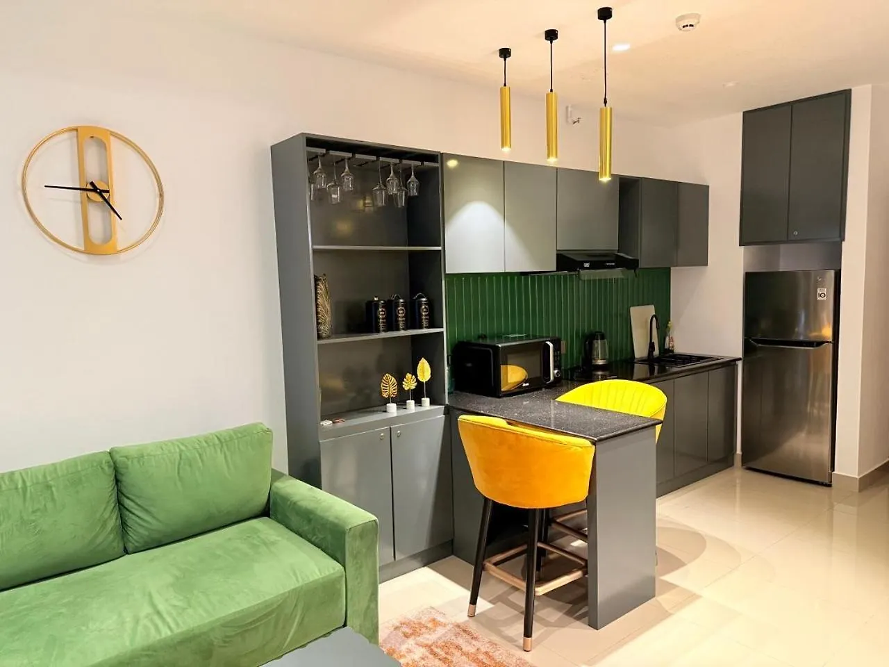 Ocean Breeze Negombo- Tidesend Luxury Beach Apartments Sri Lanka