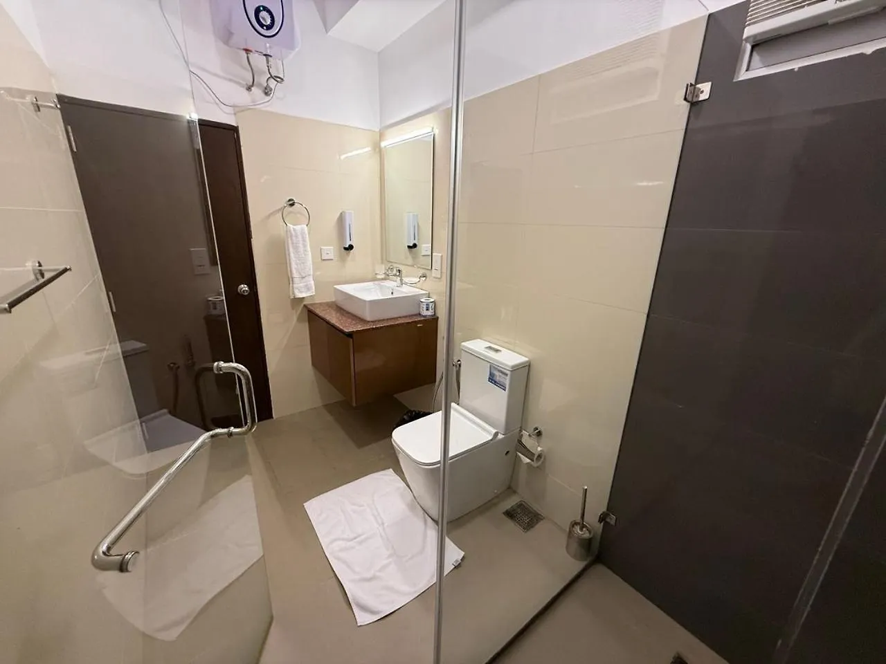 Ocean Breeze Negombo- Tidesend Luxury Beach Apartments 0*, Negombo Sri Lanka