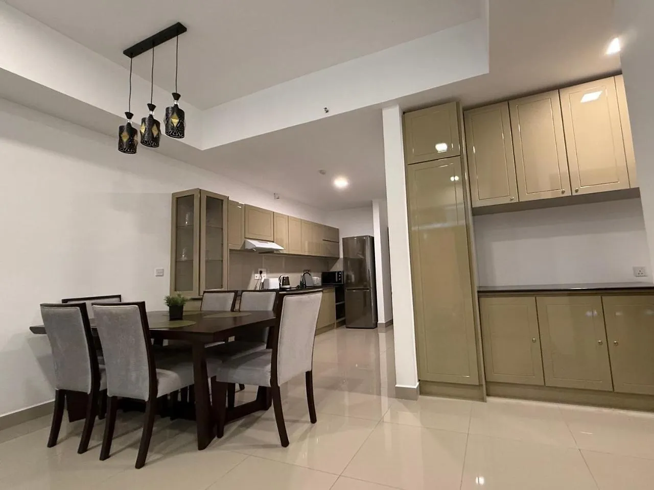Ocean Breeze Negombo- Tidesend Luxury Beach Apartments