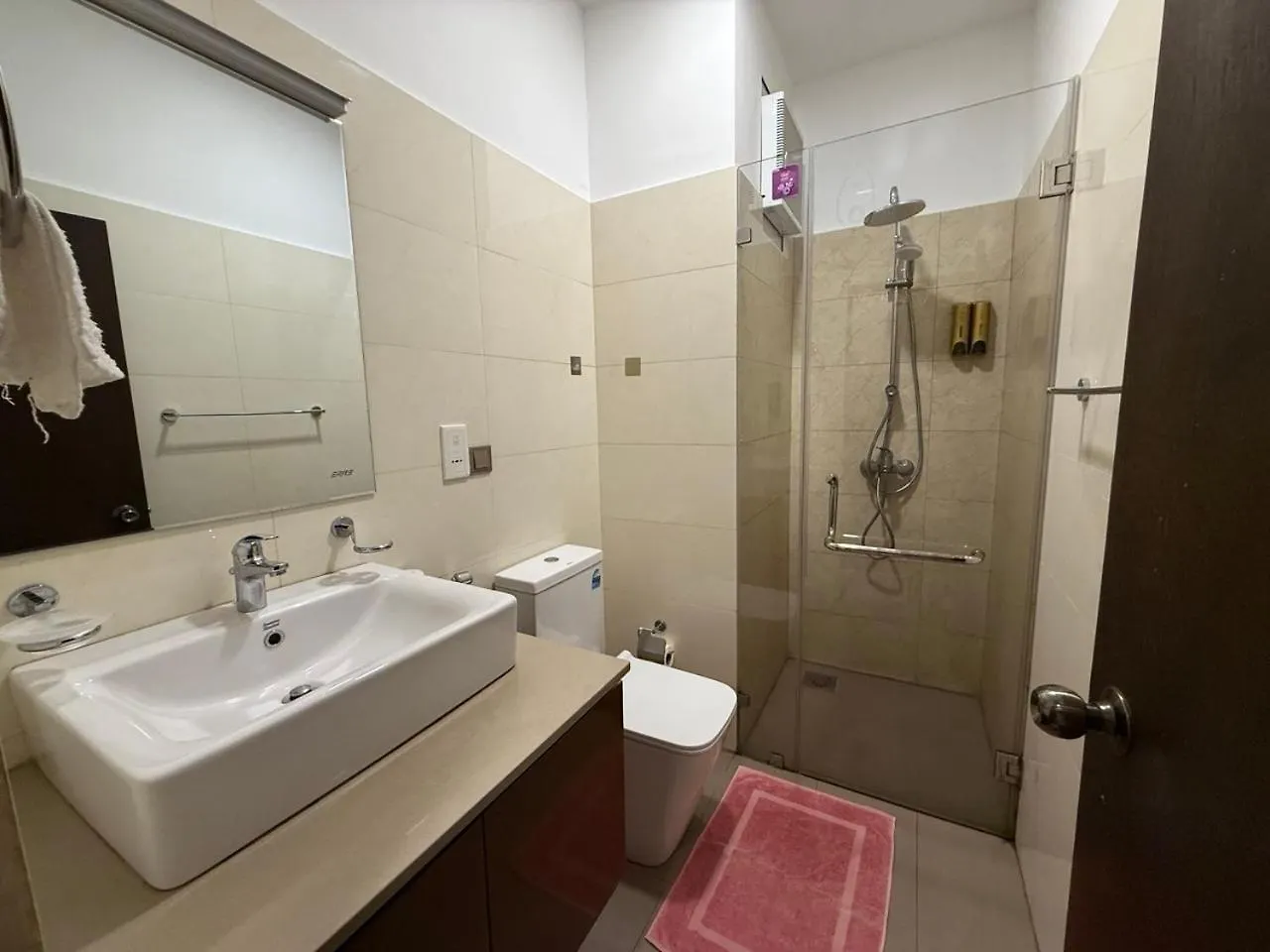 Ocean Breeze Negombo- Tidesend Luxury Beach Apartments