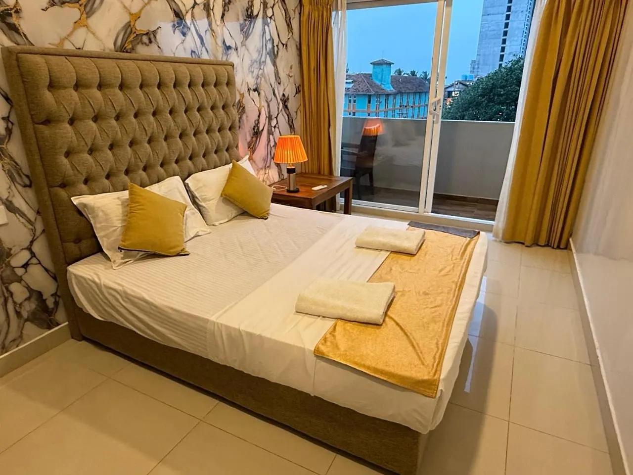 Ocean Breeze Negombo- Tidesend Luxury Beach Apartments