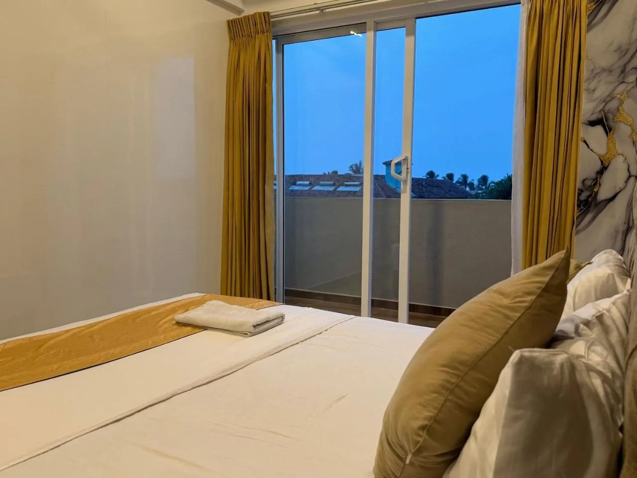 Ocean Breeze Negombo- Tidesend Luxury Beach Apartments  Negombo
