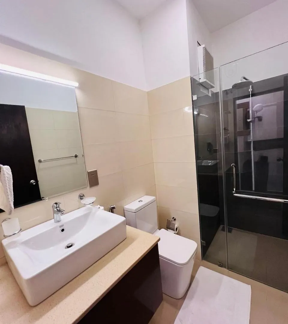 Ocean Breeze Negombo- Tidesend Luxury Beach Apartments 0*, Negombo