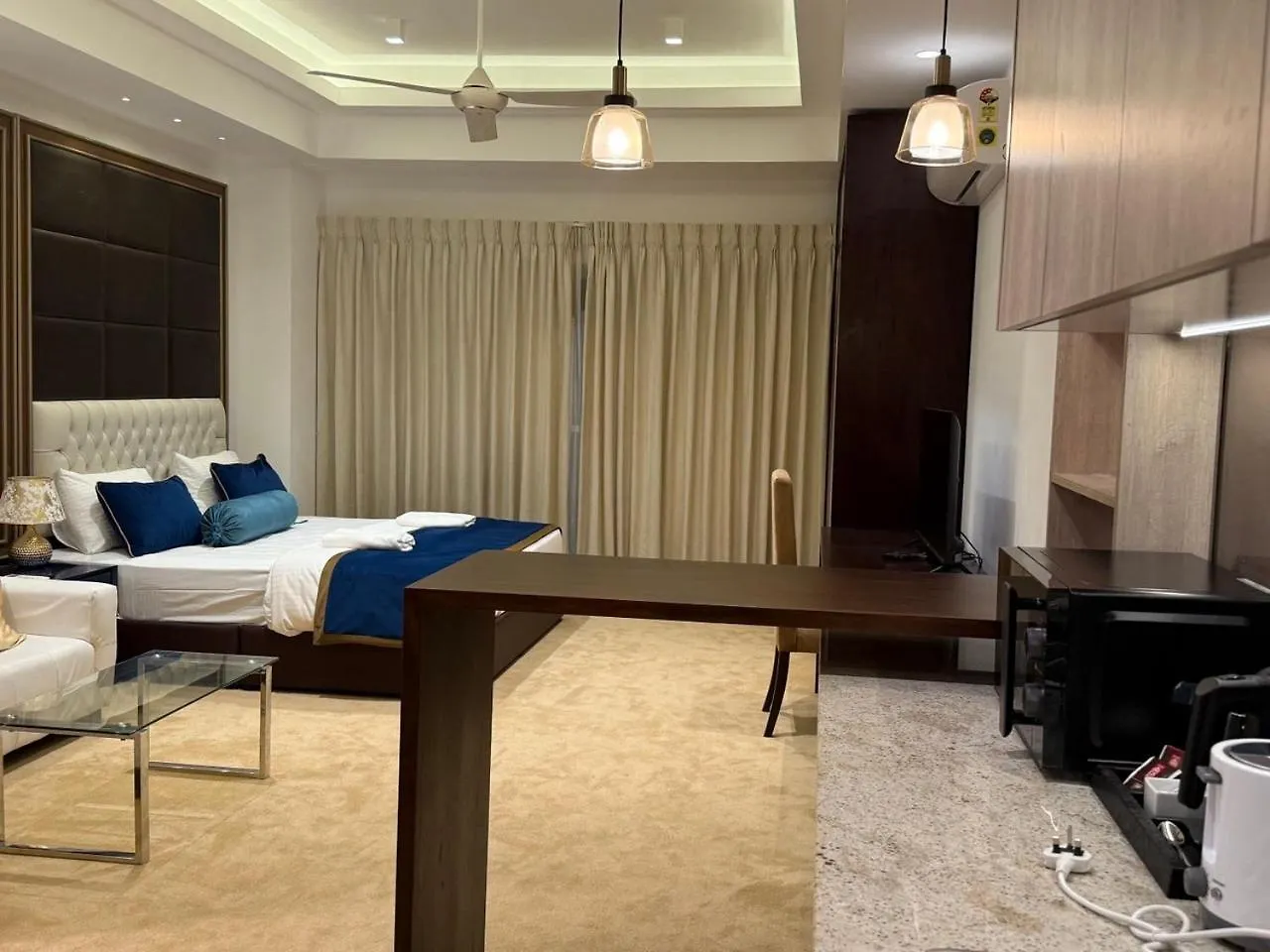 Ocean Breeze Negombo- Tidesend Luxury Beach Apartments